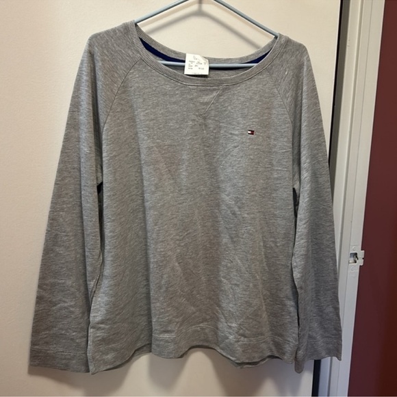 Final Price💕🌟🎉🛍️Tommy Hilfiger Grey Top - Picture 3 of 5